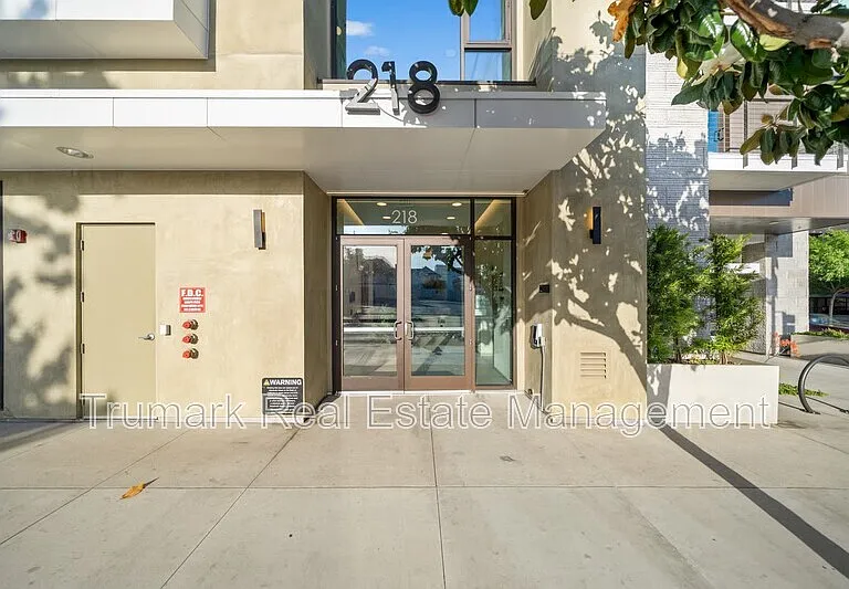 218 N El Molino Ave #204 — Photo 10