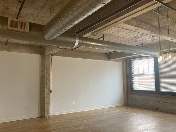 5th image of 930 Broadway Blvd #2B-2Ba-1950Sqft