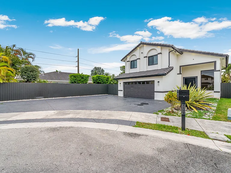 1172 SW 85th Ave — Photo 1