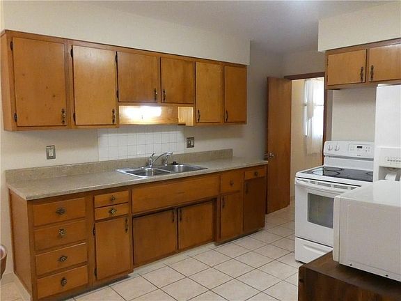 4th image of 8705 E Michigan St