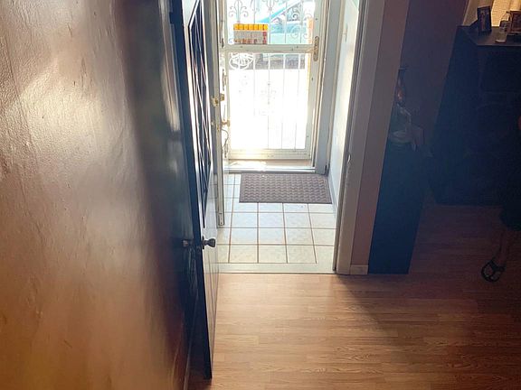 3rd image of 815 E Ontario St