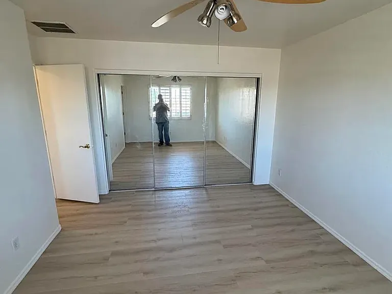 1338 E 10th Pl — Photo 10