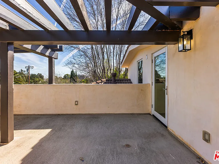 391 S Saltair Ave — Photo 38