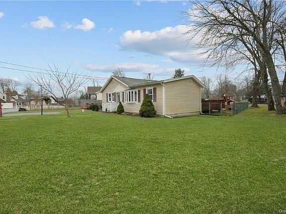 3rd image of 67 Lake Region Blvd