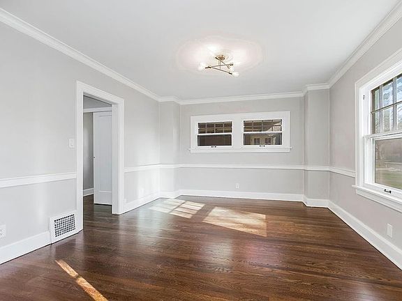 5th image of 6106 Oak St