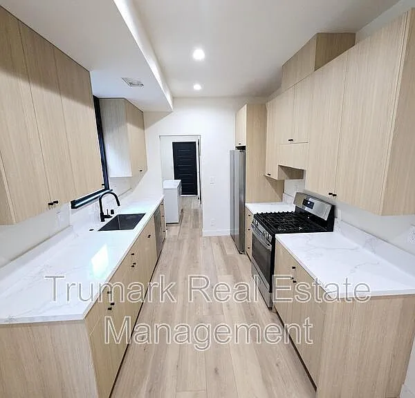 609 E Garfield Ave — Photo 4