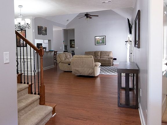 3rd image of 775 Herrington Dr
