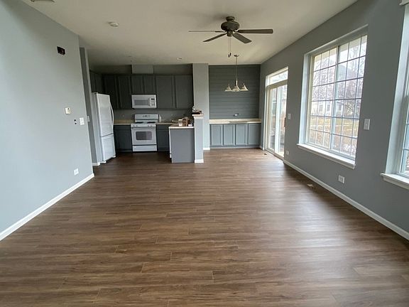 5th image of 2202 Claremont Ln