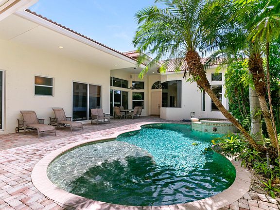 5th image of 530 Les Jardin Dr