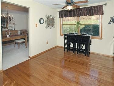 5th image of 263 Rose Ct N