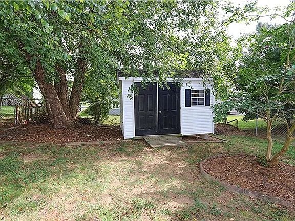 5th image of 4820 Manteo Ln