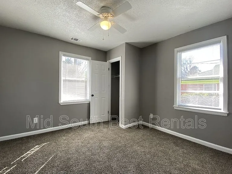323 W Essex Ave — Photo 6
