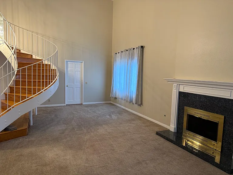 20232 W Lorne St — Photo 3