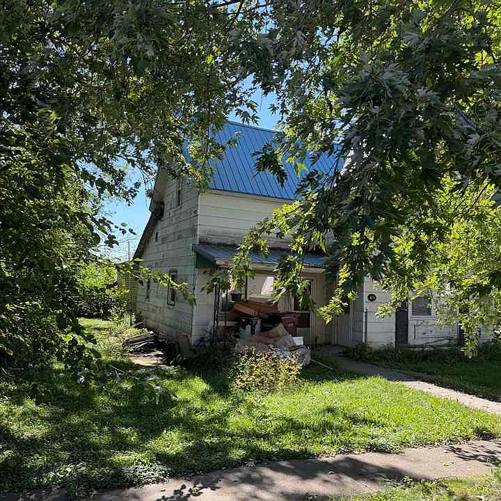 1st image of 400 E Shackley St