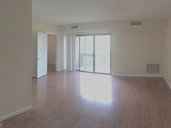 5th image of 10724 West Dr APT 303