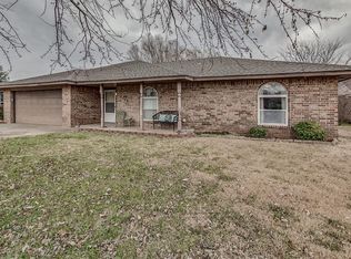 2212 Cowan Pl, Moore, OK 73160