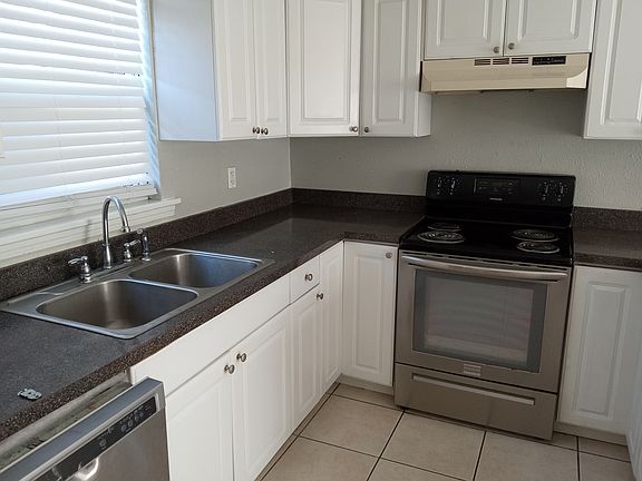 4th image of 807 9th Ave N #1.5