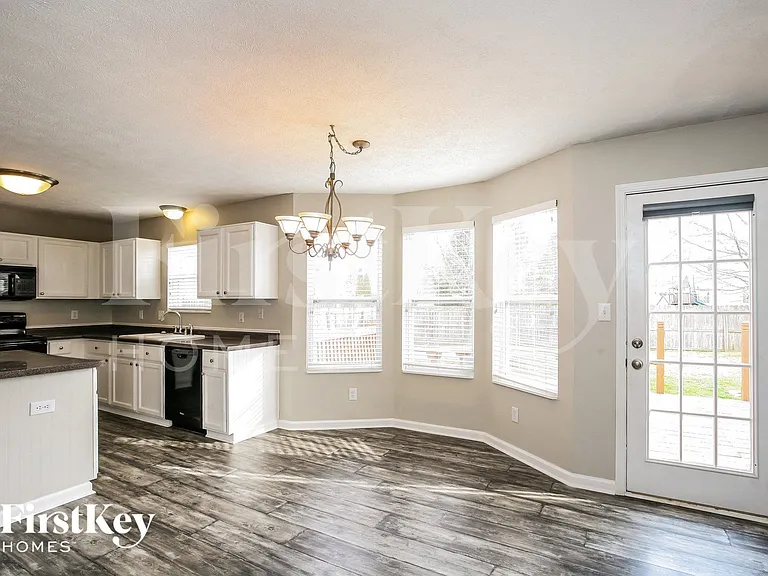 445 Winterwood Dr — Photo 5
