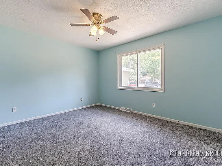 2 bed, 900 sqft, $1,600 — Photo 3
