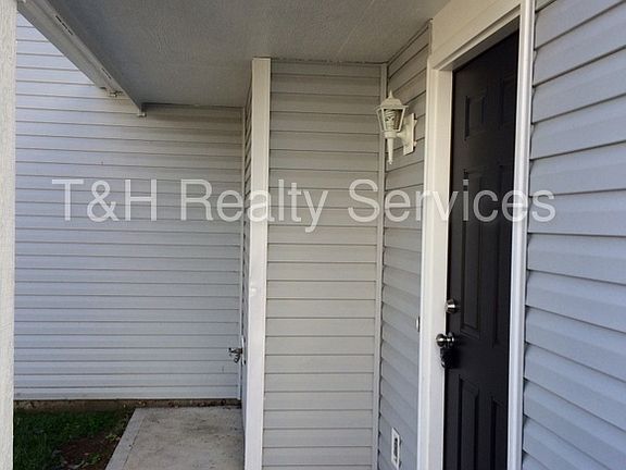 3rd image of 2118 Southernwood Ln