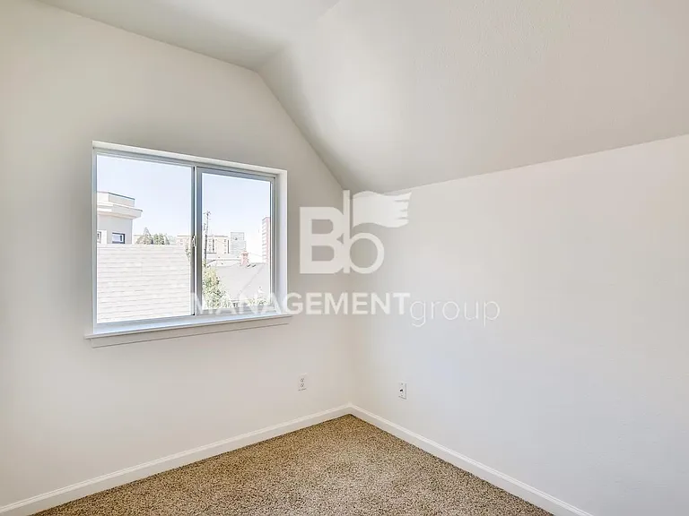 653 SW Sherman St — Photo 23