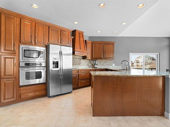 3rd image of 3109 Waterbury Dr