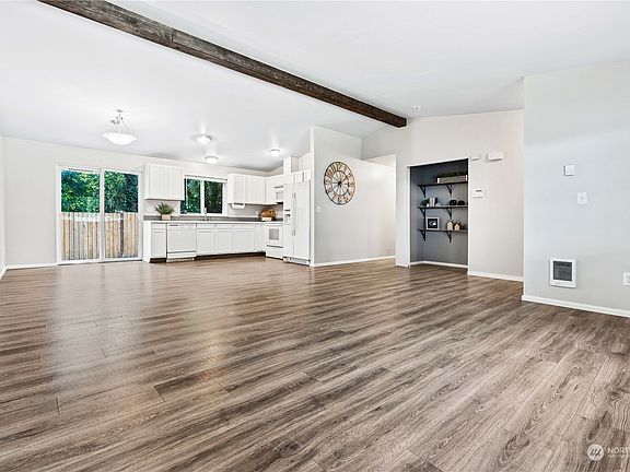 5th image of 16815 Sorbus Court SE