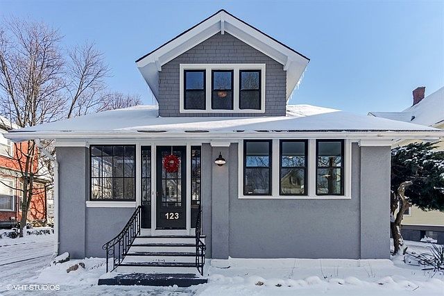 1st image of 123 N Stone Ave