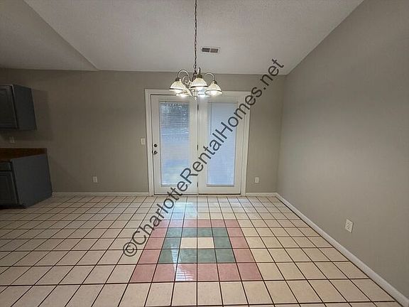 3rd image of 1619 Teddington Dr