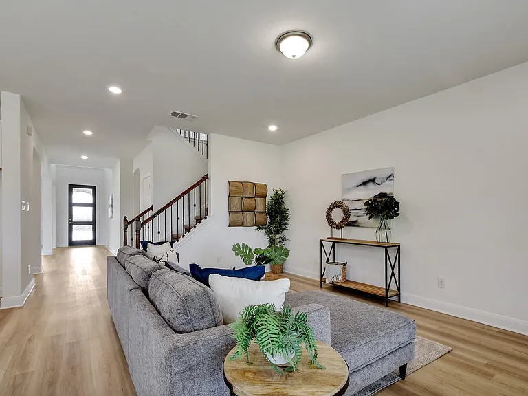 108 Redcliff Path — Photo 7