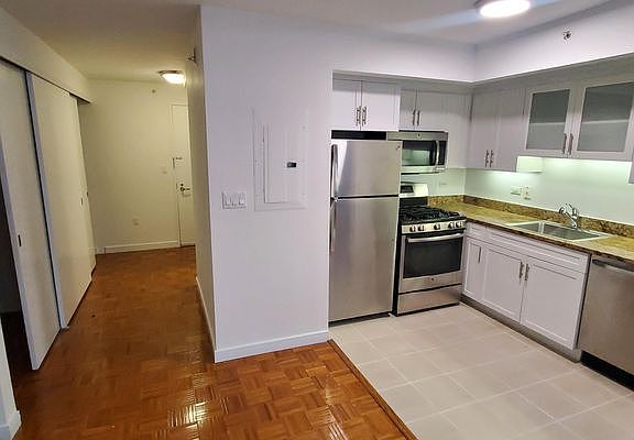 4th image of 317 W 61st St #9A
