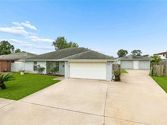 2nd image of 204 Willowbrook Dr