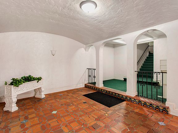 3rd image of 650 Stanyan St #306