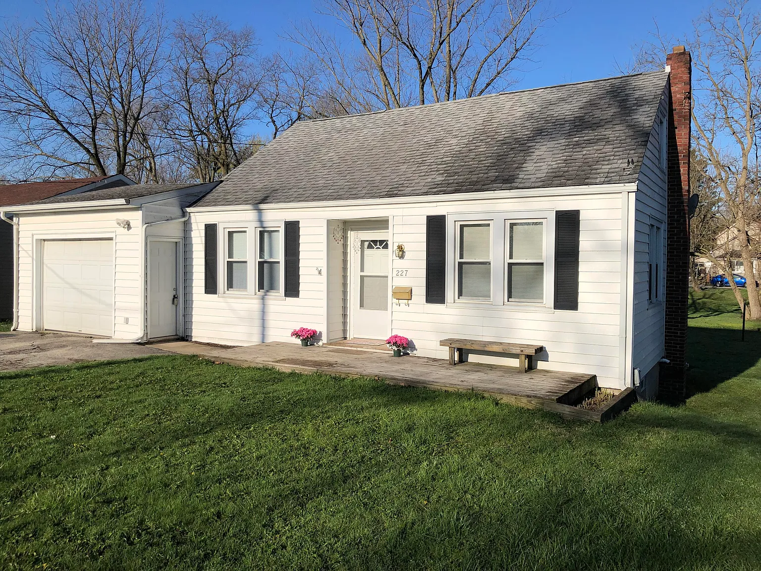 227 Mill St photo 1