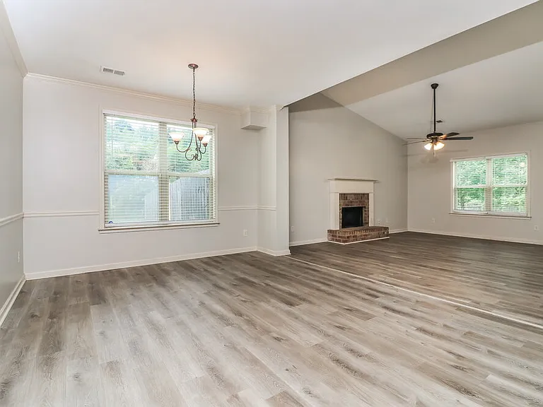 1000 Cureton Dr — Photo 8