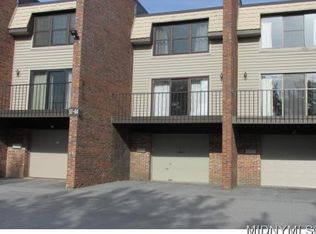 61 Chestnut Hls, New Hartford, NY 13413