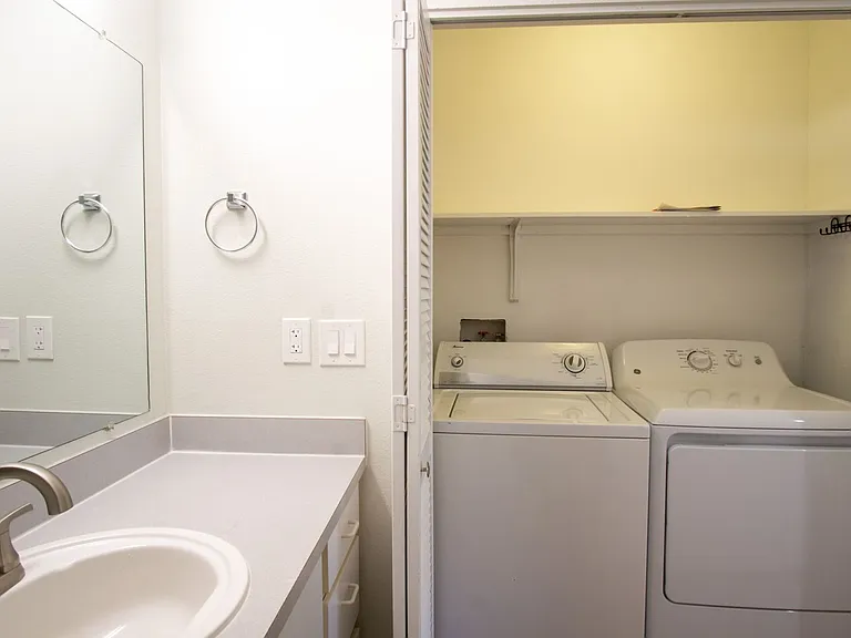 245 SW Hooker St #3 — Photo 9