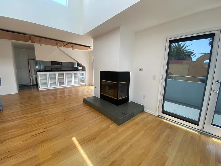 438 S Venice Blvd #5 — Photo 3