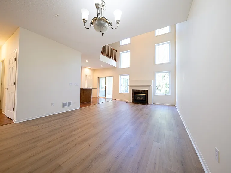 15523 Lilac Dr — Photo 2
