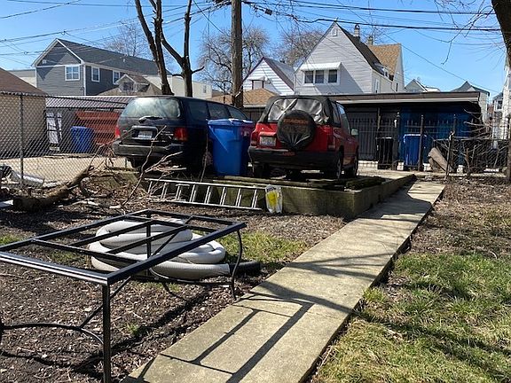3rd image of 1930 N Lawndale Ave