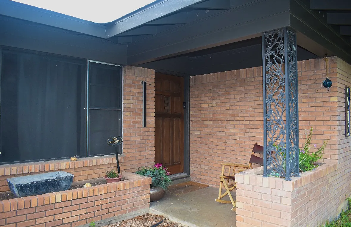 3 bed, 1351 sqft, $2,200 — Photo 1