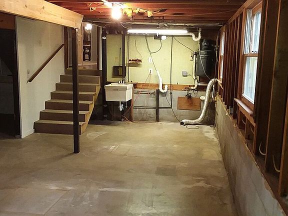 5th image of 1905 Valley Creek Rd