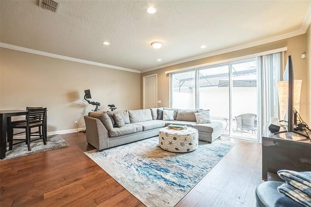 4 bed, 3.0 bath, 1830 sqft, $2,800 — Photo 2