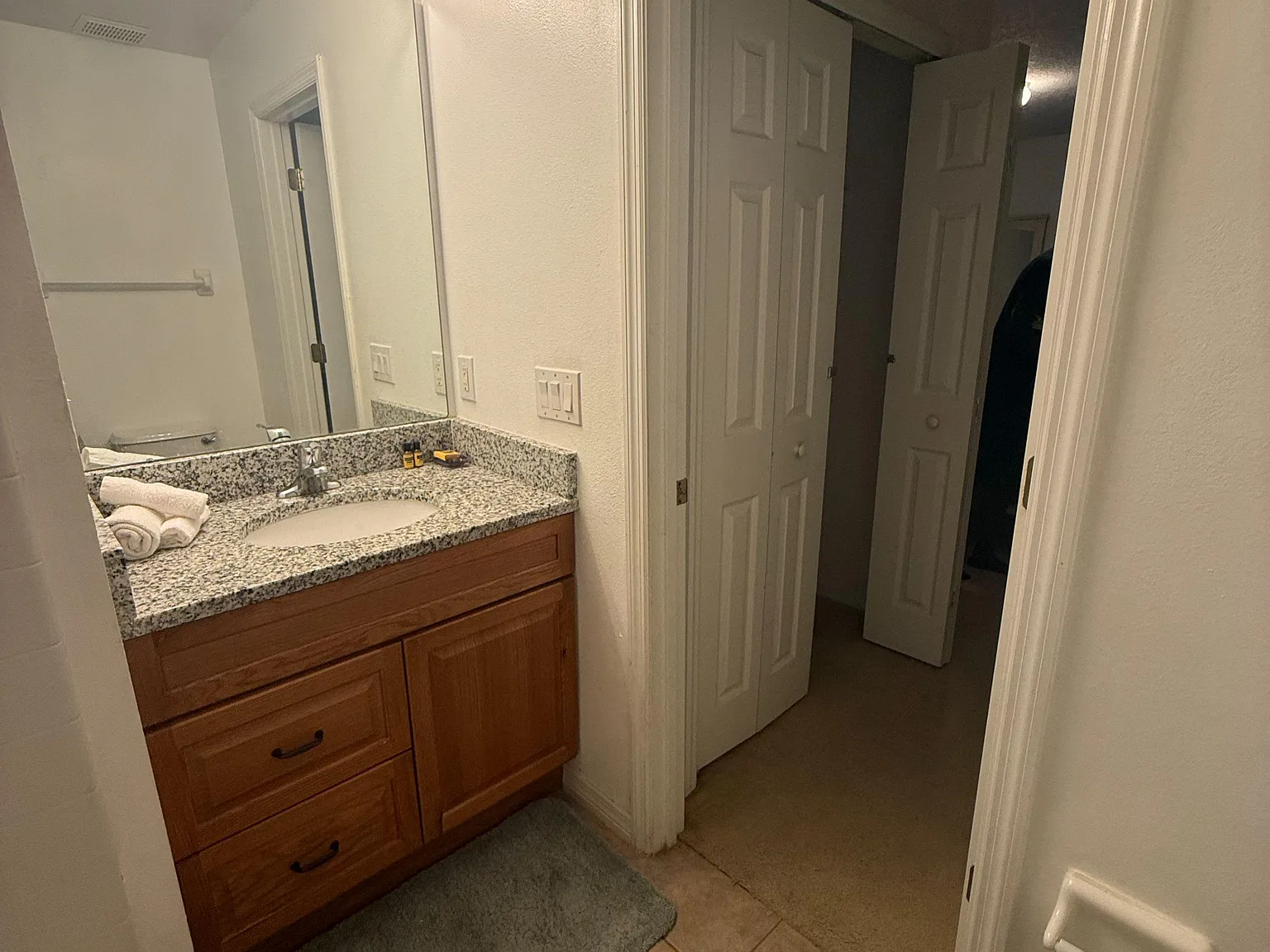 4 bed, 3.0 bath, 1940 sqft, $1,408 — Photo 2