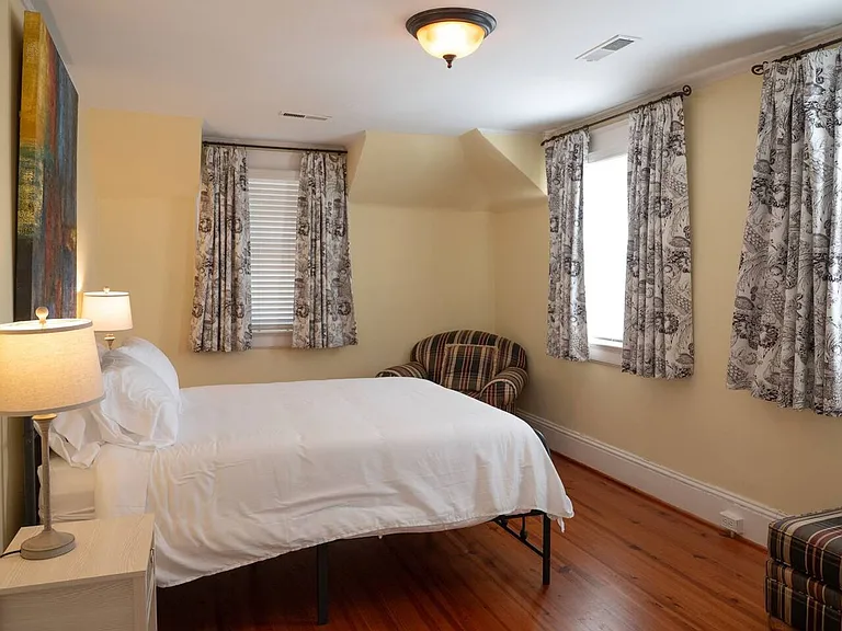 119 S Marshall St — Photo 19