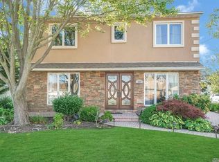 220 Division Ave, Massapequa, NY 11758
