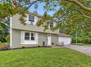16 Highview Dr, Hamlin, NY 14464