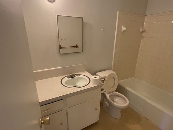 Bathroom_1.JPEG