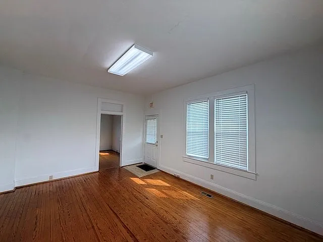 2 bed, 1.0 bath, $1,250 — Photo 4