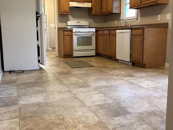 2nd image of 2792 Lewis Dr